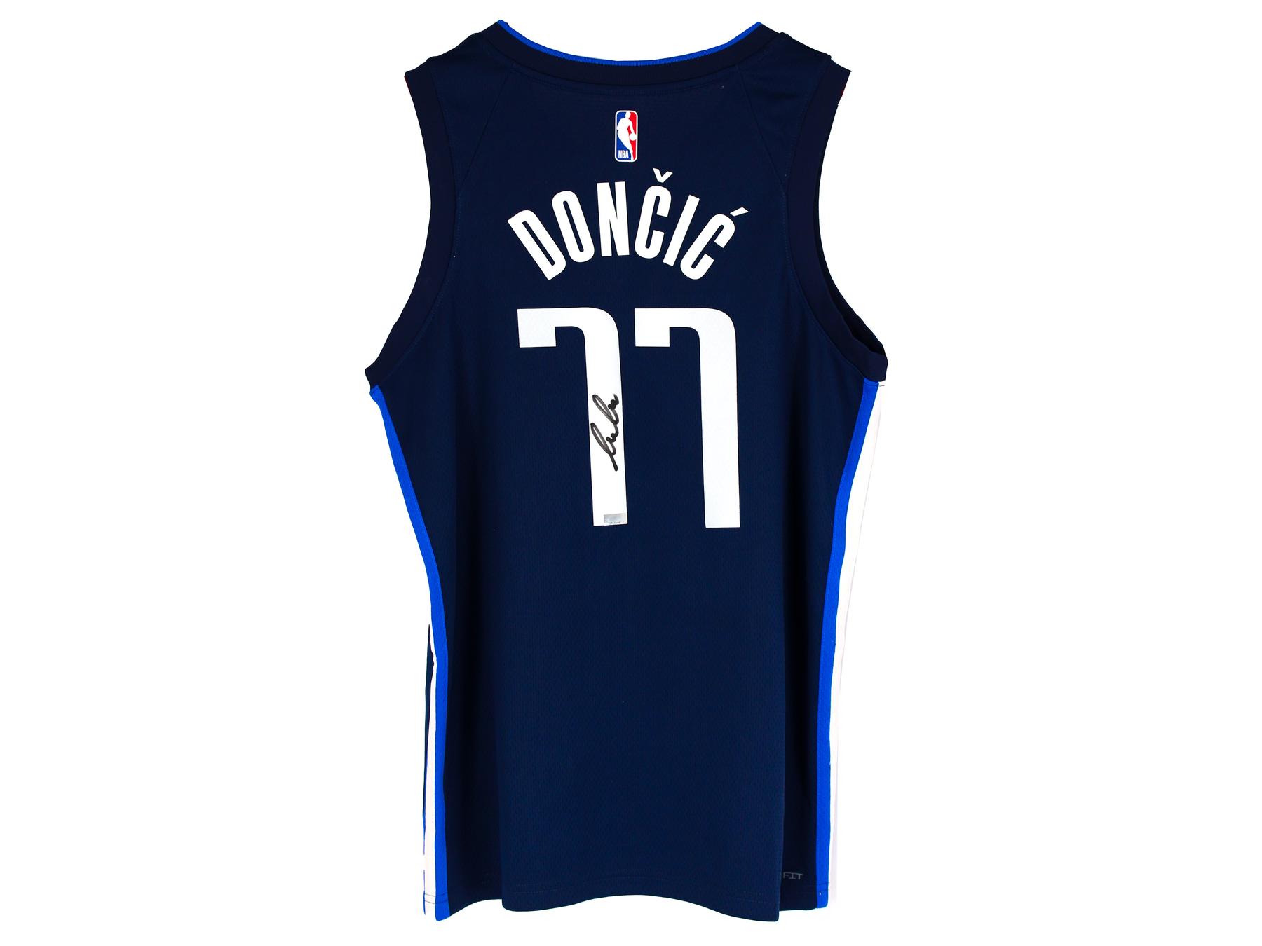 ルカ ドンチッチ サイン ジャージ Luka Doncic NIKE ダラス Luka Doncic Autographed Navy Nike Swingman Jersey (Panini) | DA